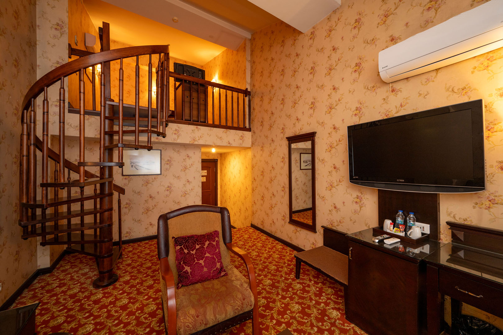 Duplex Suite Room (9)